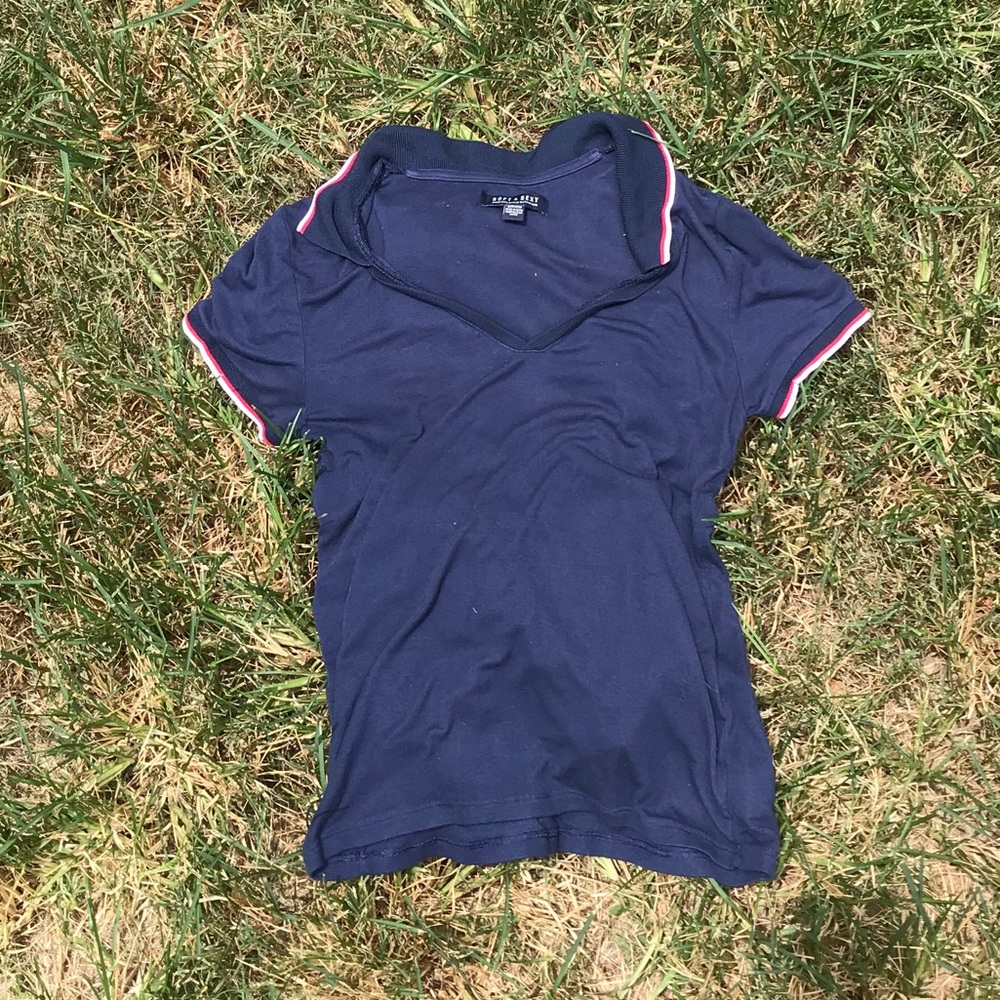 V-neck collared T-shirt